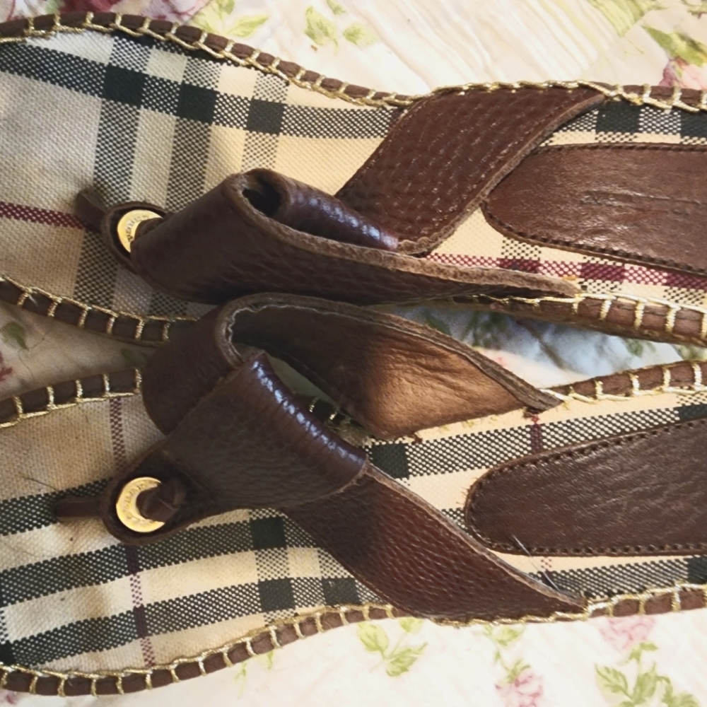 Burberry saddles size 8